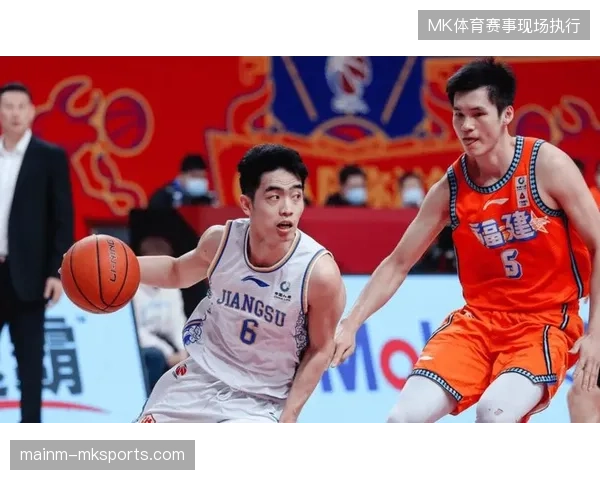 中国男足暴露出与亚洲强队在攻防转换速率上的差距，新任主帅需重建球队的技战术体系